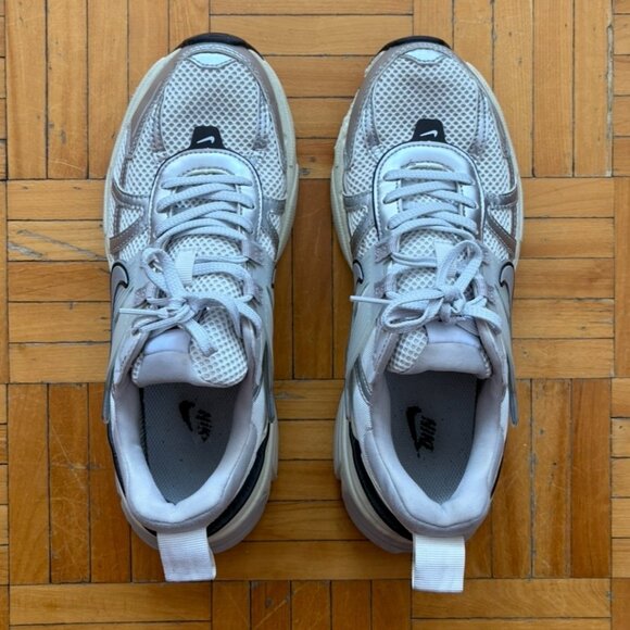 Nike V2K Run - Picture 2 of 11